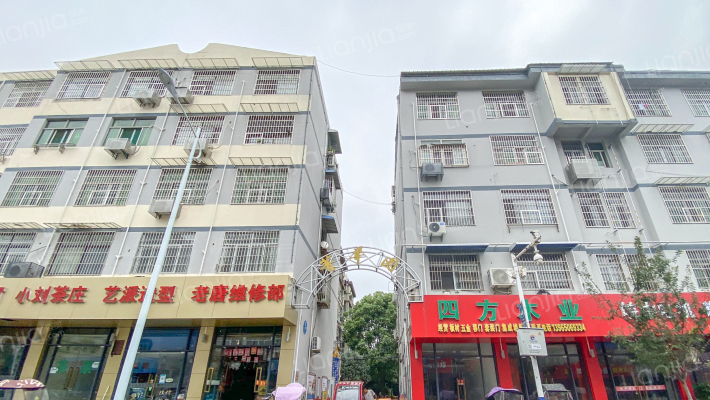 印刷厂住宅楼外景图