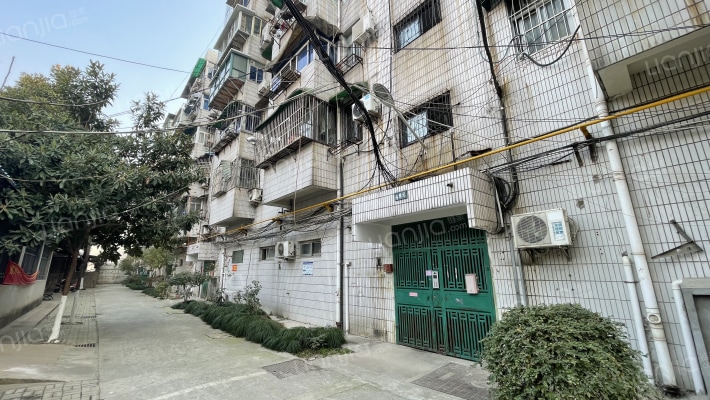 电气工程学院宿舍外景图