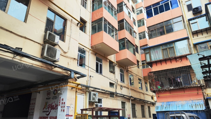 福利路街道家属楼外景图