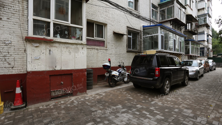 炼油厂宿舍17号院外景图