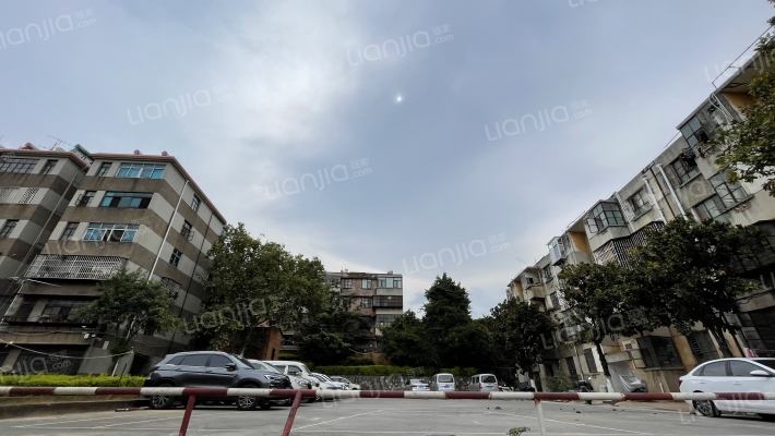 云南省地矿测绘院宿舍外景图