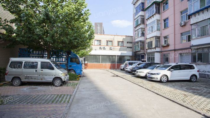 鸿驰汽贸宿舍外景图