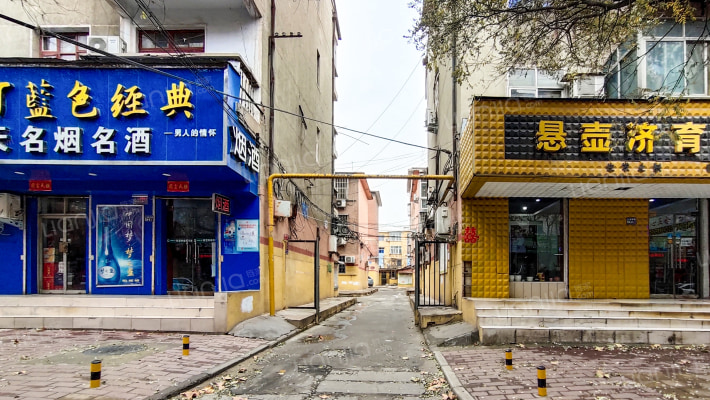 房地产开发公司家属院外景图