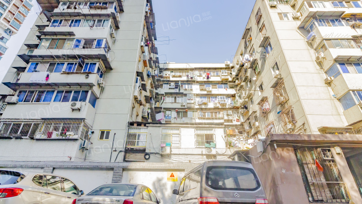 荷花池长航宿舍外景图