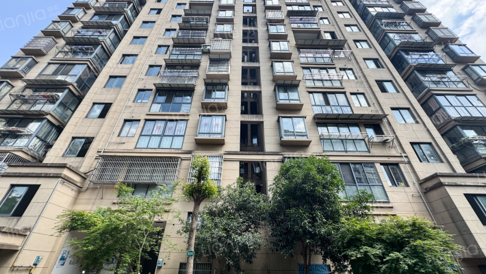 征天荣城外景图