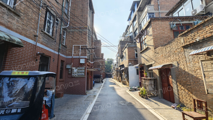 机床厂家属楼外景图