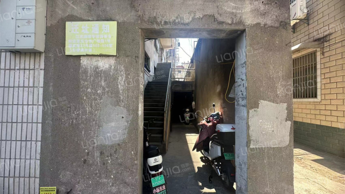 东门信息楼外景图