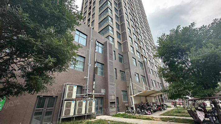 银泉广场外景图