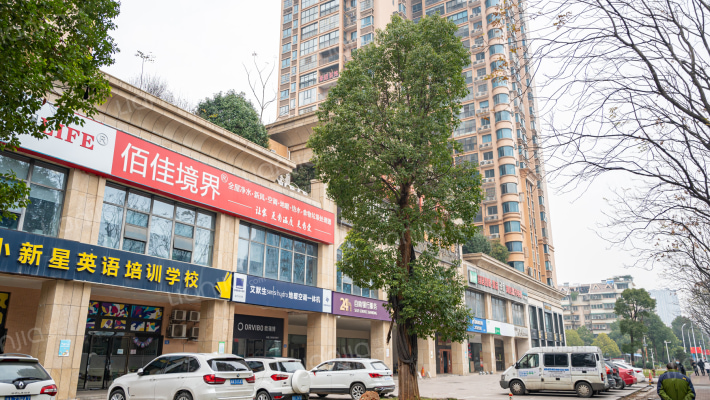 华城广场外景图