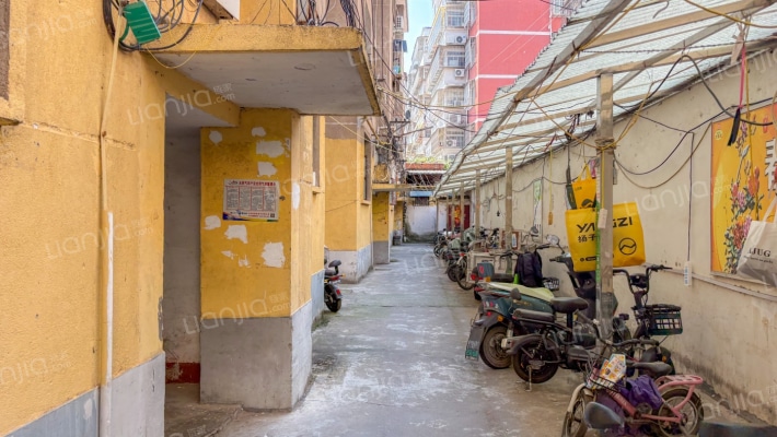 驿城国税局封闭式管理家属院外景图
