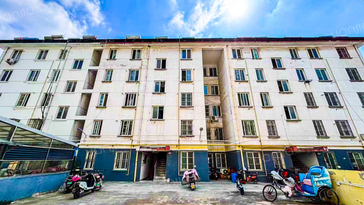 菜场综合楼外景图