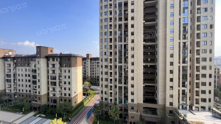 芙蓉湖畔外景图