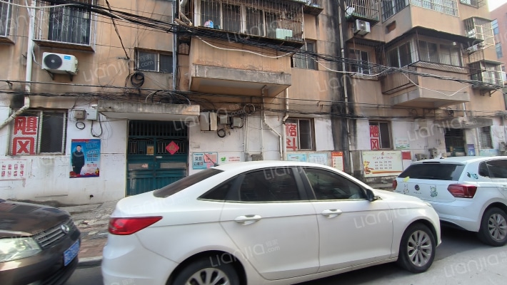 镇河一街72号外景图