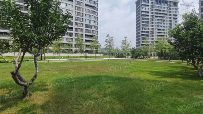 和山步云谷外景图