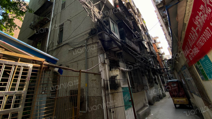 拉链厂家属院外景图