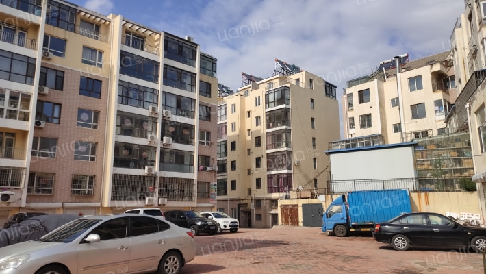 街心花园外景图