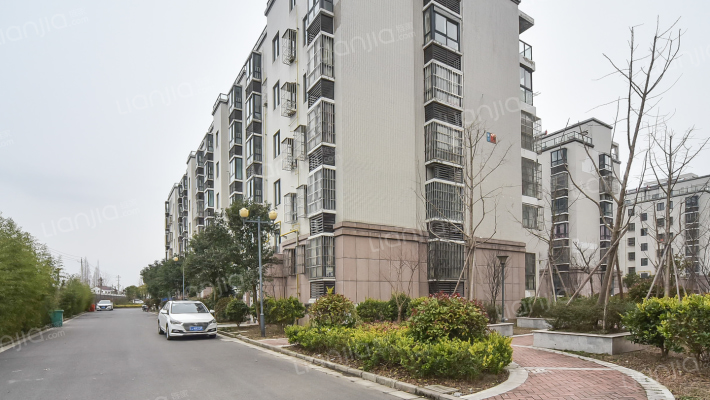 青龙华庄外景图