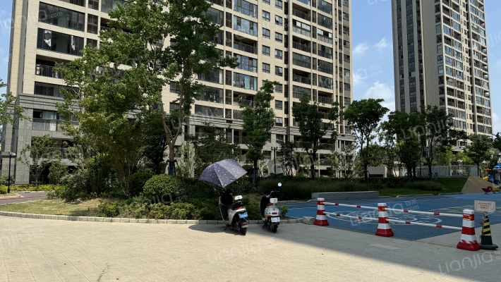 绿地境启澜庭北区外景图