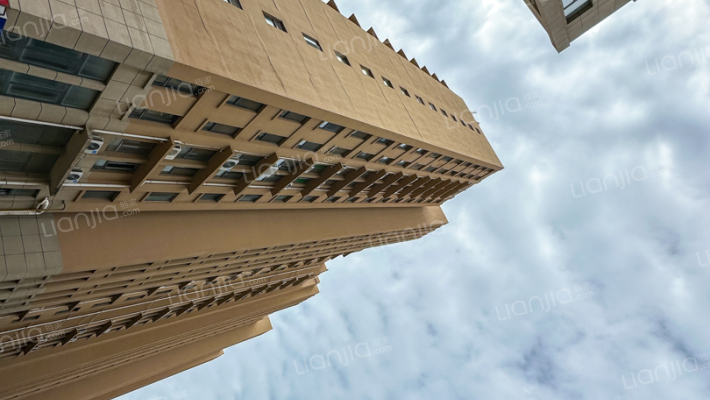 御府天城外景图