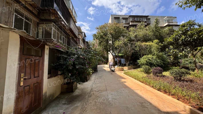 云南省歌舞剧院外景图