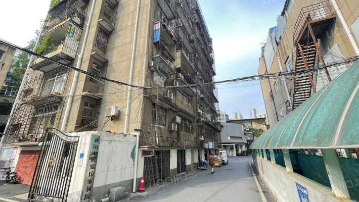 展览馆家属院外景图