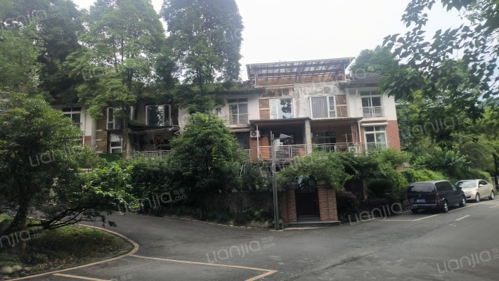 青城两河山庄外景图