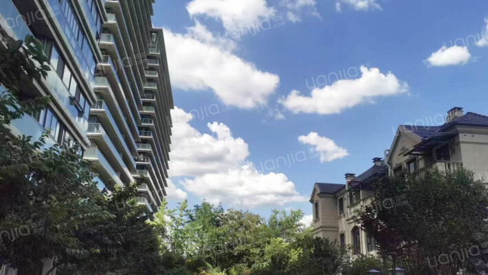 蓝色春江外景图