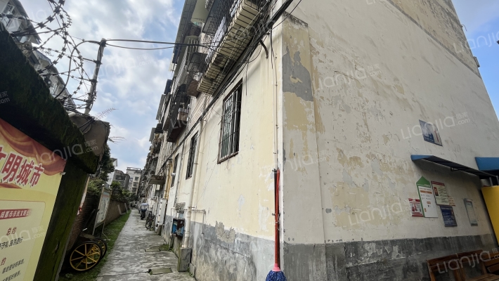 阿坝州教委干休所外景图