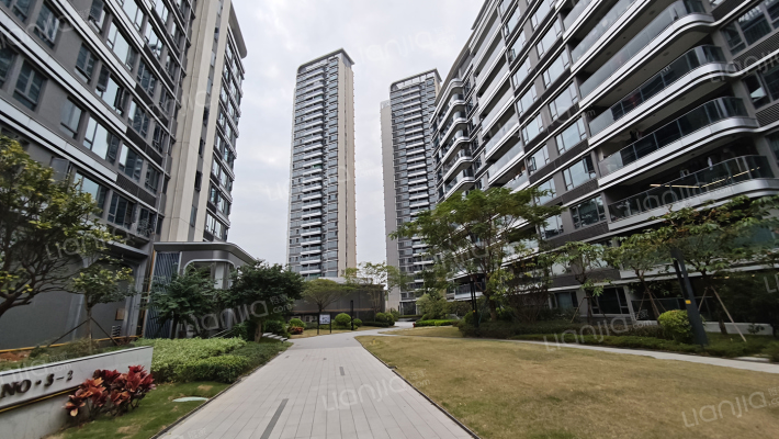 卓越晴熙云翠外景图