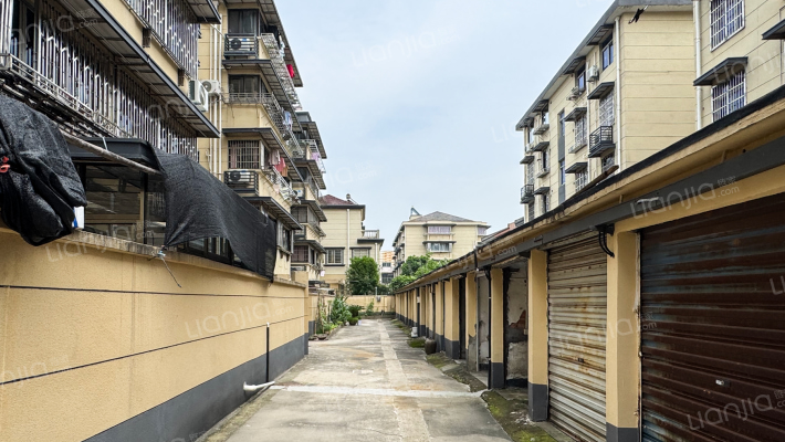 万峰二期小区外景图