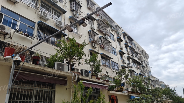 运师宿舍楼外景图