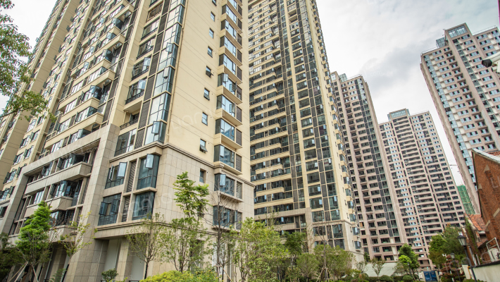 汉水和苑外景图