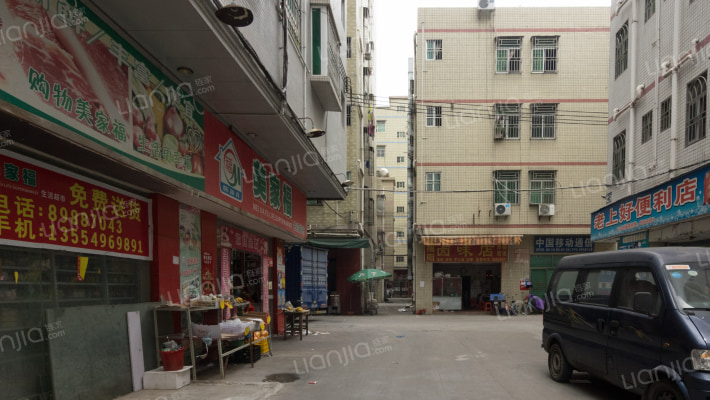 赤石岗小区外景图