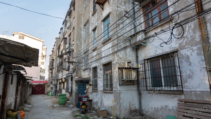 劳动路18号院外景图