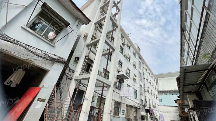 三医院宿舍楼外景图