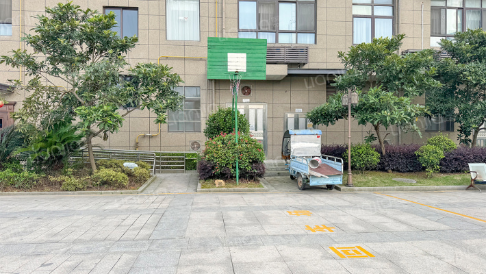 发达华庭外景图