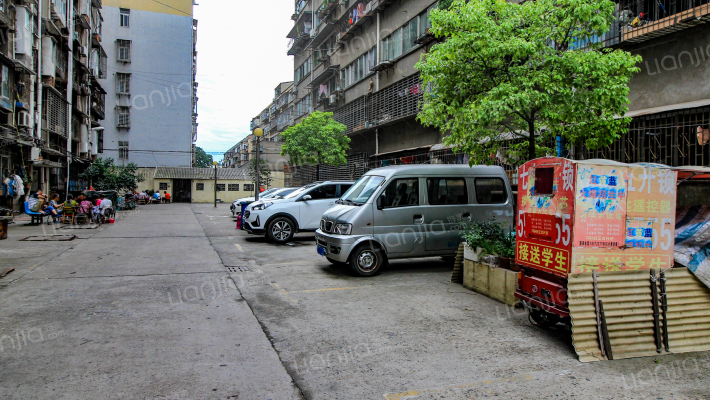 红旗小區外景图