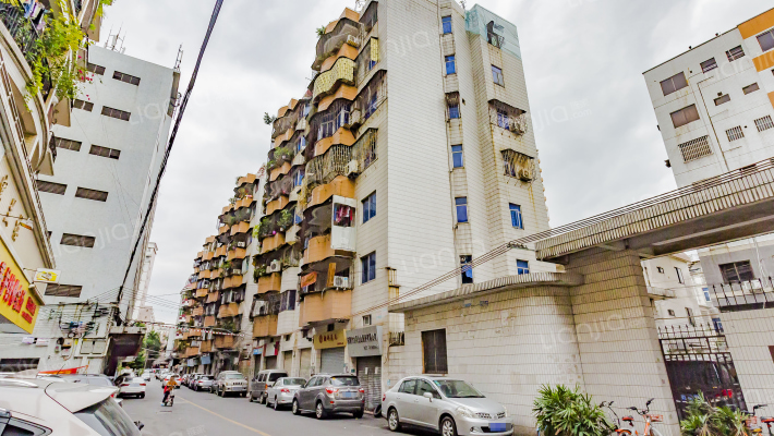 轻出宿舍外景图