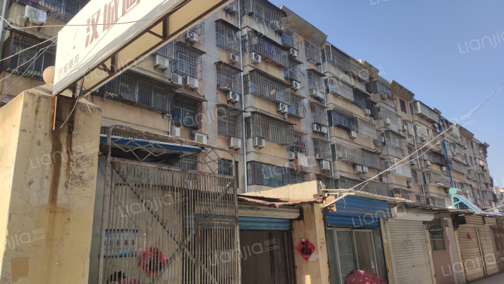 东风路电机厂商住楼外景图