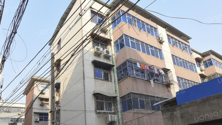 万里家属院外景图