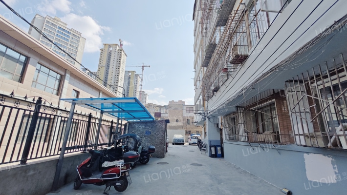 环保设备厂家属院外景图