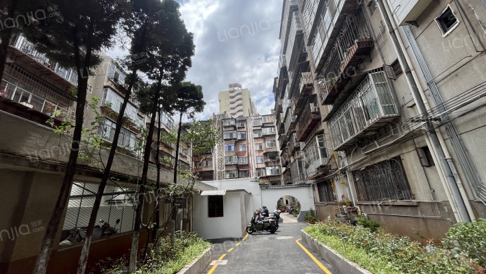 明通巷82号院外景图