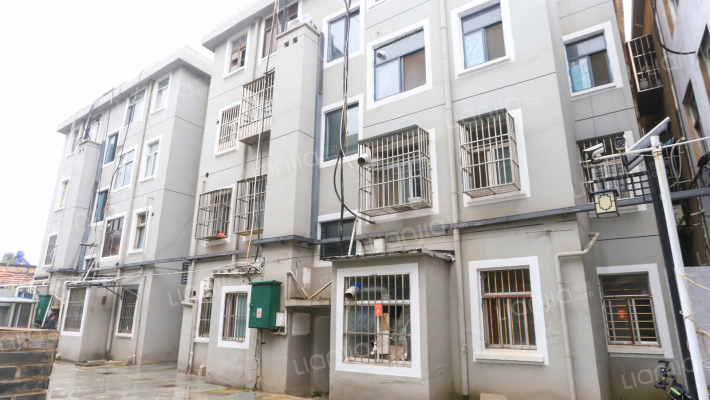 农行宿舍楼外景图