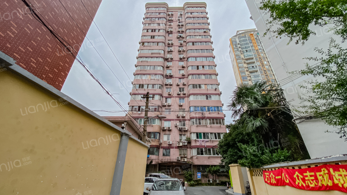 芳华公寓外景图