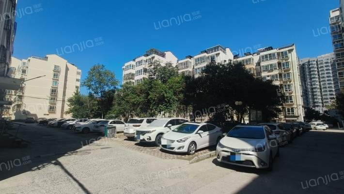 希望山城外景图