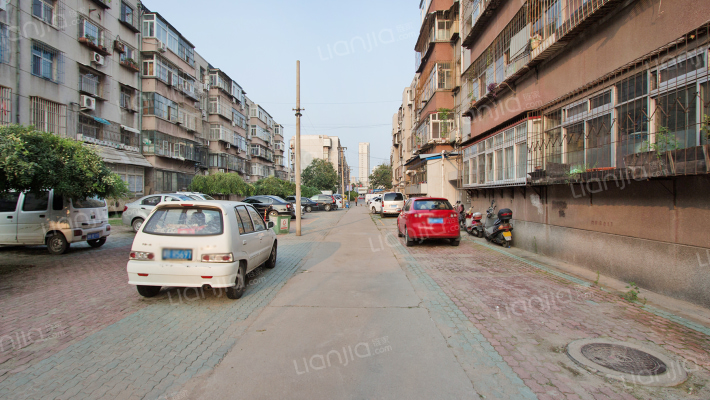 学院路银行楼外景图