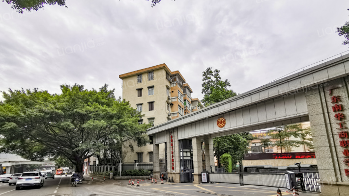 南华工商学院外景图