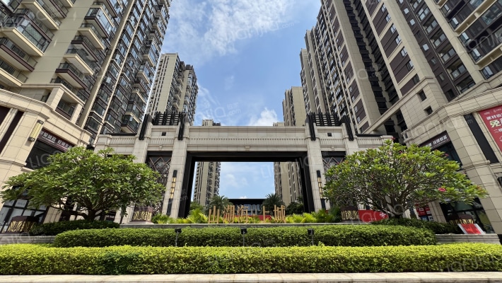 山湖海上城外景图