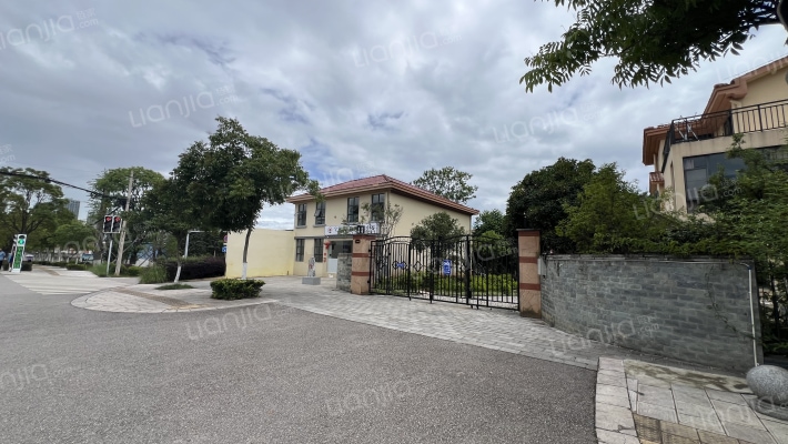 宁湖春天外景图