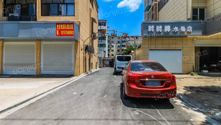 龙华小区外景图